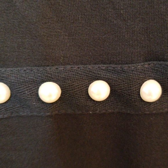 🖤Faux Pearl Black Banded Top - Picture 3 of 3